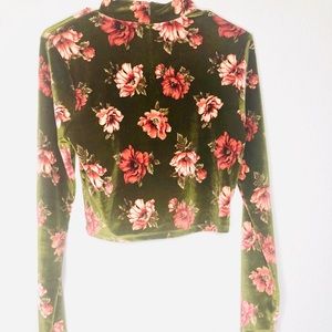 Forever 21 Long sleeve velvet crop top